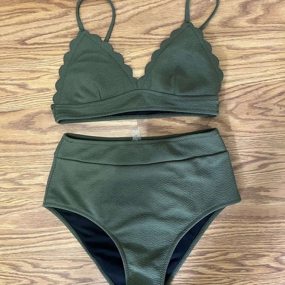 Cupshe Green Bikini - Picture 3 of 5